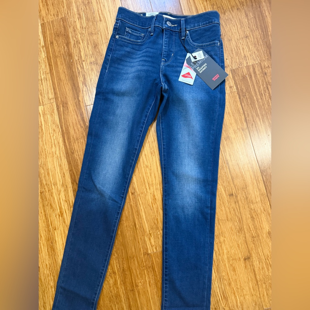 NWT Levi's 311 Shaping Skinny Jeans